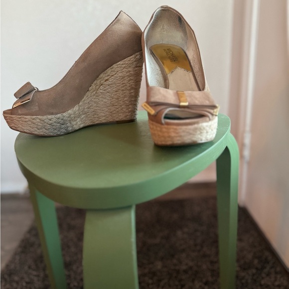 Micheal by Micheal Kors classic wedges!!! - Picture 4 of 5